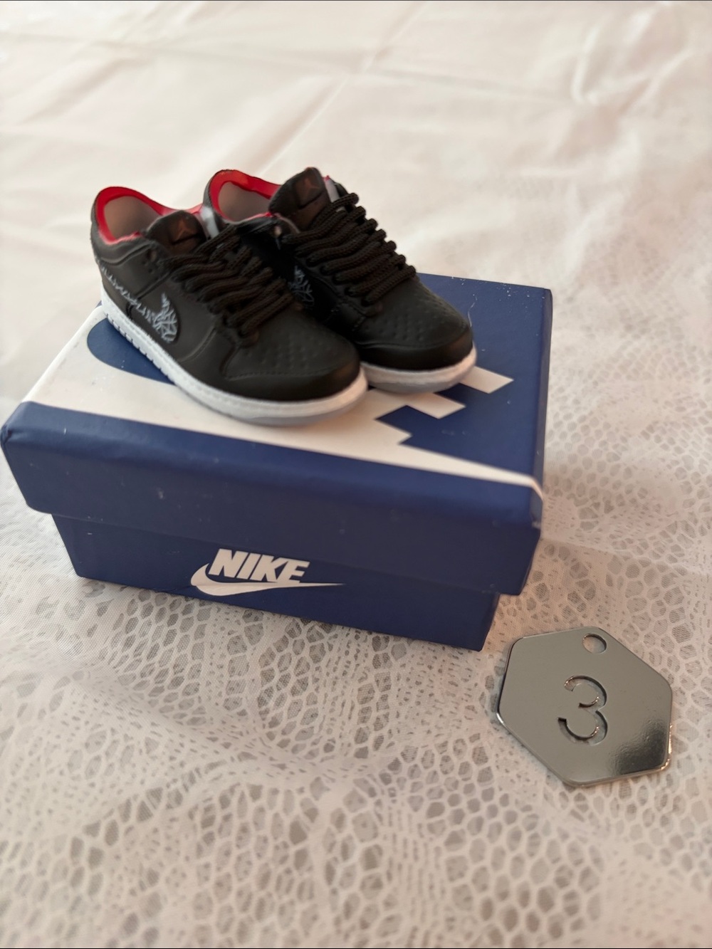 3, One Pair Nike Logo Air Jordan1 BLK and White Mini Sneakers for Labubu Doll